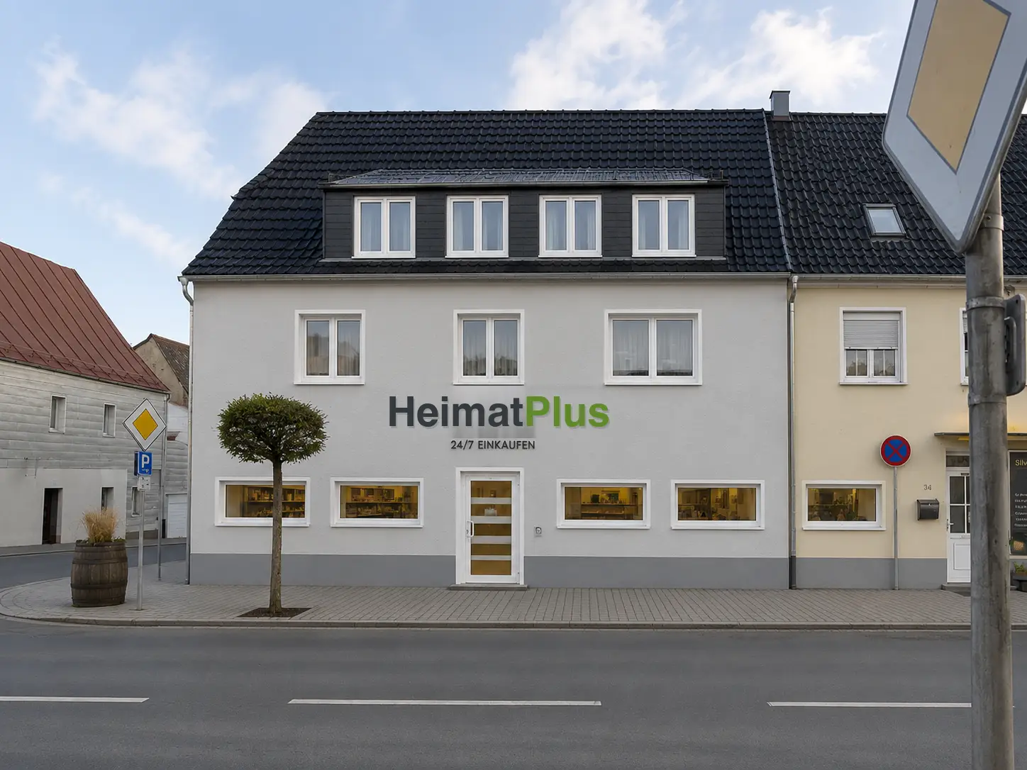 Das sanierte Eckgebäude am Markt 36 in Waldershof – künftige HeimatPlus-Filiale